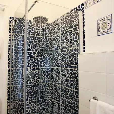 Numeroquattro- Light Blue In Con Giardino E Piscina Syrakus
